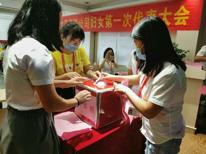 ϲѶ���㶫���Ѹ�Ů��ϻ���ʽ������ (2)